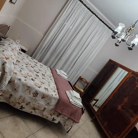 Nonna Nella's House דירה